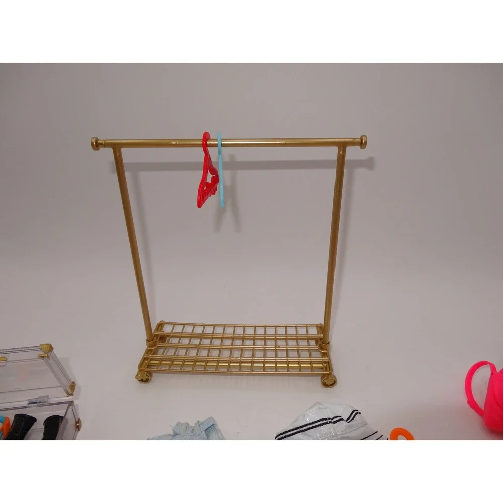 Rainbow High Dolls Violet Willow Jade‎ Closet Hanger Clothes Shoes Accessories
